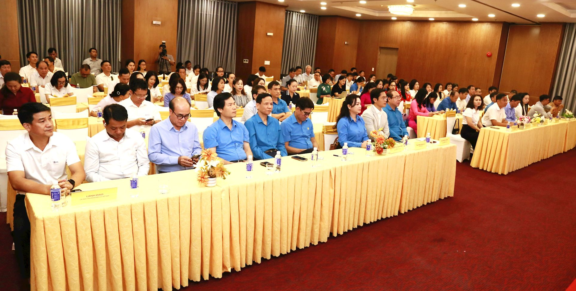 Toàn cảnh các đại biểu tham dự Hội nghị
